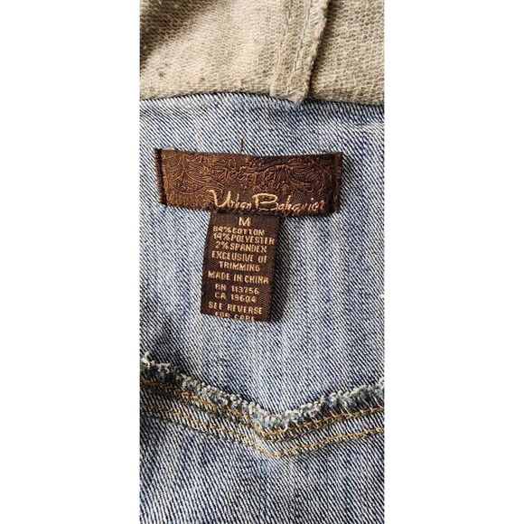 Urban Behavior Women's Hooded Denim Cropped Jacket in a Medium - Picture 8 of 8